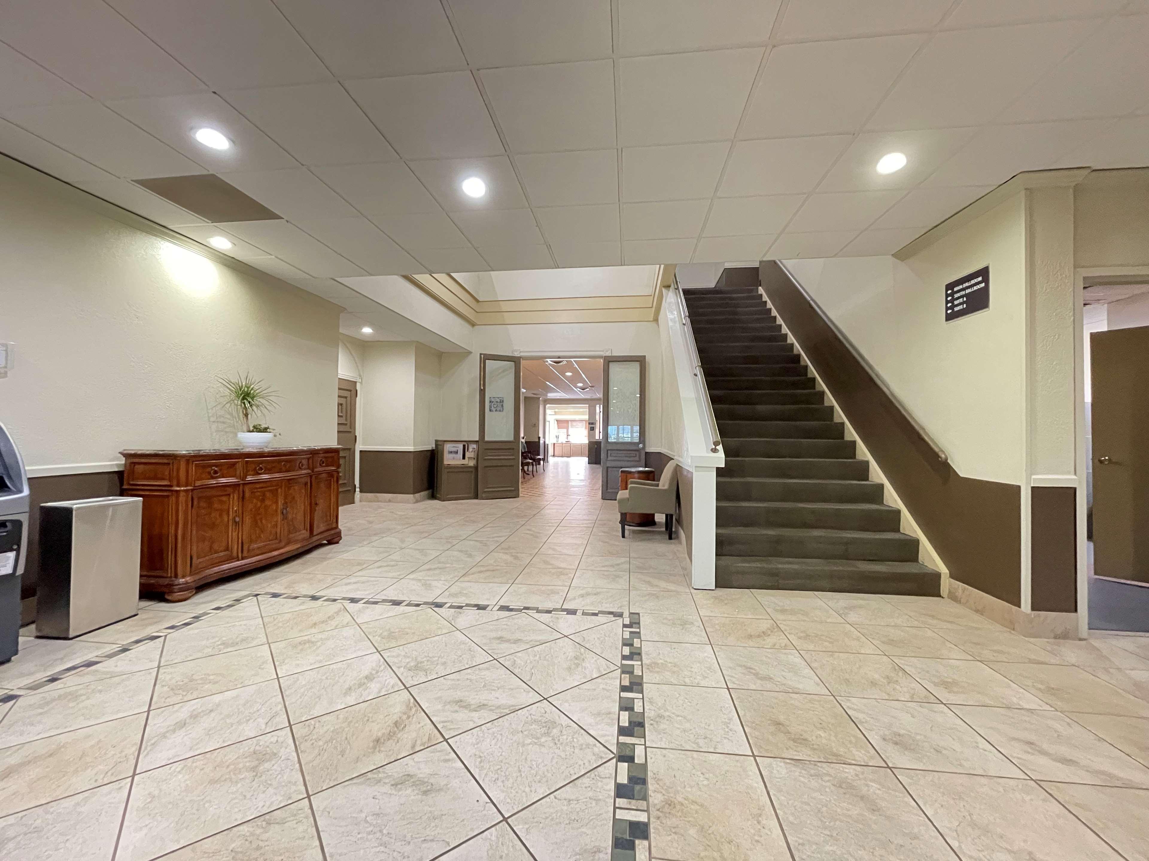 Surestay Plus By Best Western Lawton Esterno foto